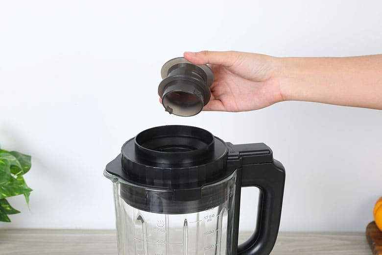 Máy làm sữa hạt Magic A96 - Thiết kế nắp chống tràn