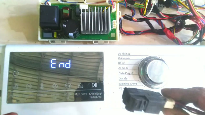 Máy giặt Aqua báo lỗi End