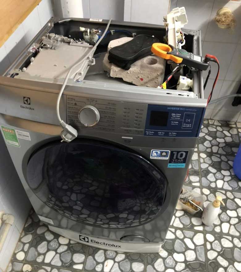 Lỗi E91 máy giặt Electrolux do dây nối
