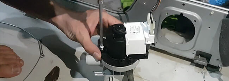 Sửa lỗi máy giặt LG không xả nước 4
