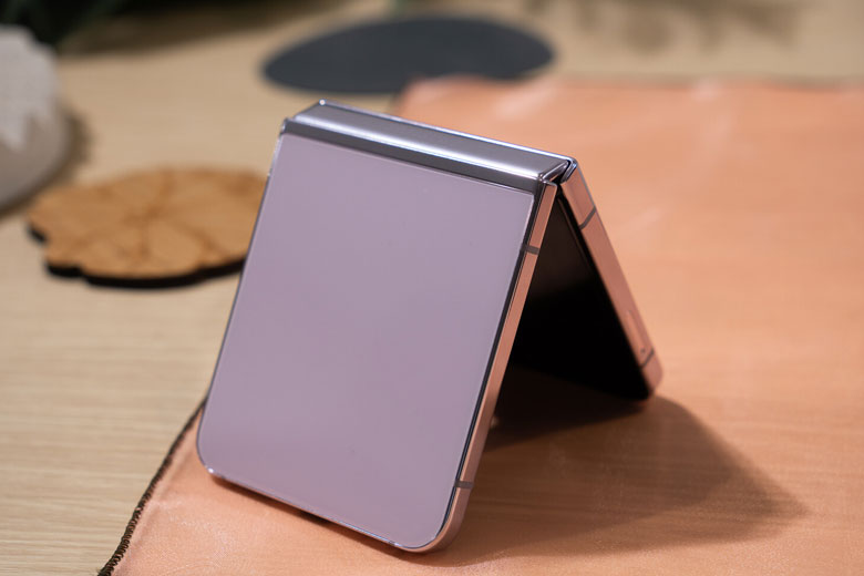 Samsung Galaxy Z Flip5 8GB/256GB Lavender - Bản lè Flex chắc chắn, giảm nếp gấp 17%