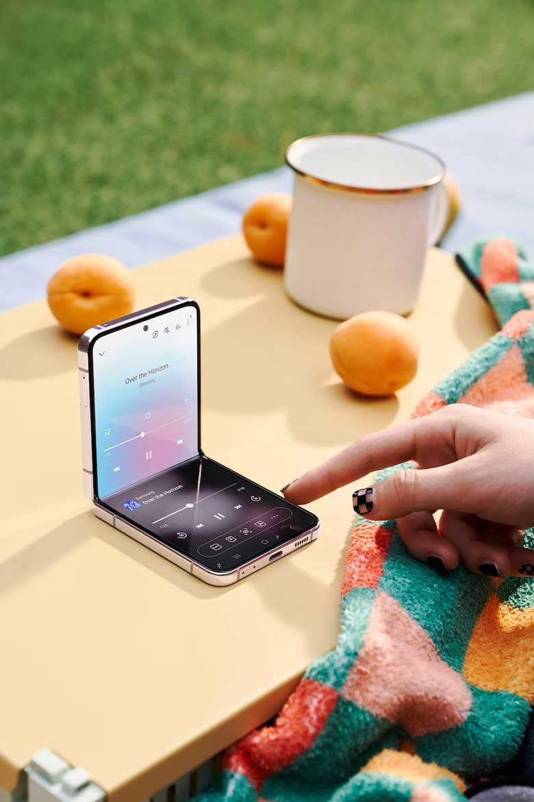 Samsung Galaxy Z Flip5 8GB/256GB Lavender - Pin dài lên đến 57h