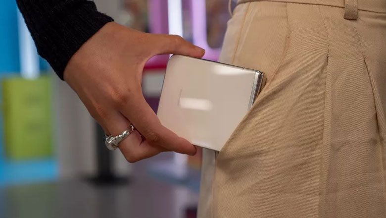 Samsung Galaxy Z Flip5 8GB/256GB Cream - Nhỏ gọn & linh hoạt