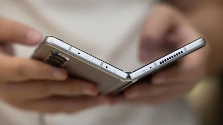 Điện thoại Samsung Galaxy Z Fold5 12GB/256GB Kem Ivory - Mỏng hơn & nhẹ hơn