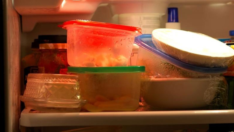 Tủ lạnh Hitachi báo lỗi F0 04 - do sắp xếp thực phẩm