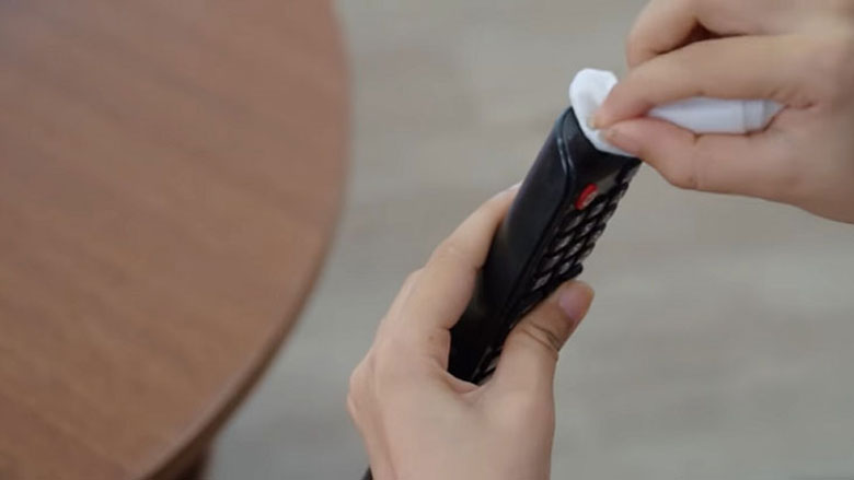 Điều khiển tivi LG không bấm được do cổng hồng ngoại