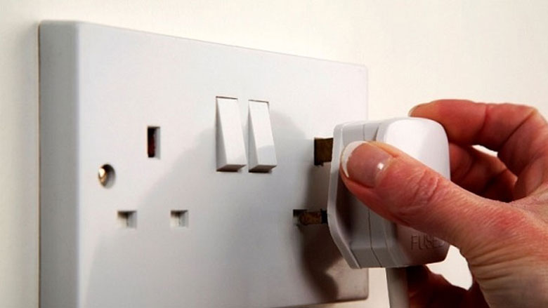 Điều khiển tivi LG không bấm được do kết nối nguồn điện