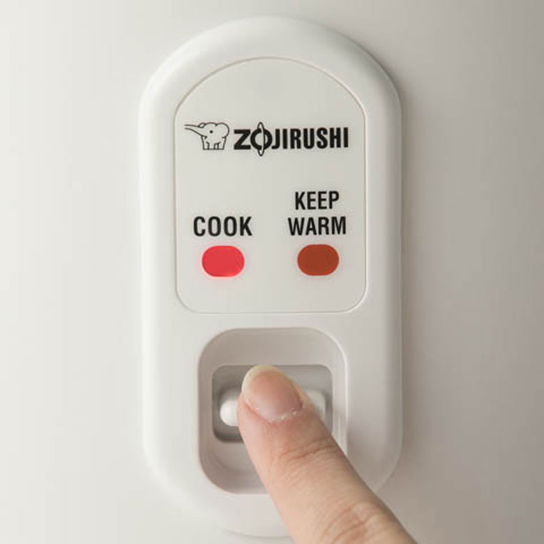 Nồi cơm điện Zojirushi NS-RPQ18V-FZ 1.8 lít - Điều khiển nút gạt đơn giản