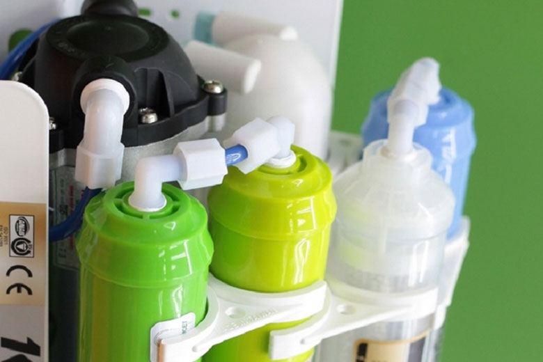 Máy lọc nước bị rỉ nước: Do các khớp nối