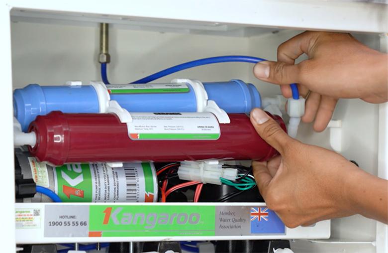 Máy lọc nước bị e khí khi khắc phục bằng việc xả hết khí ra ngoài