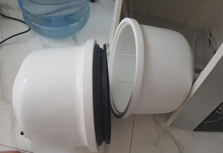 máy lọc nước có cặn đen đến từ lõi lọc vật liệu không ổn định