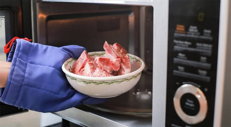 Cách rã đông bằng lò vi sóng chuẩn
