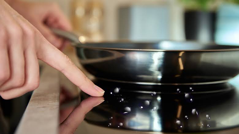 Cách xử lý nút cảm ứng bếp từ bị liệt