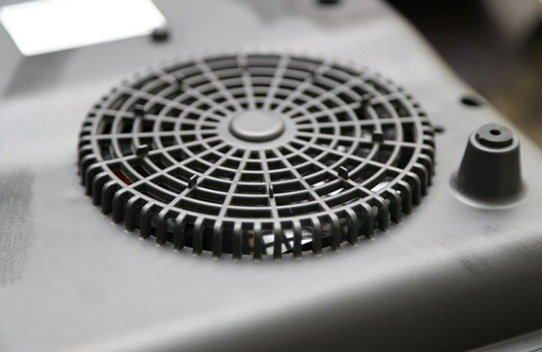 Bếp từ có nóng không: Nóng do quạt tản nhiệt