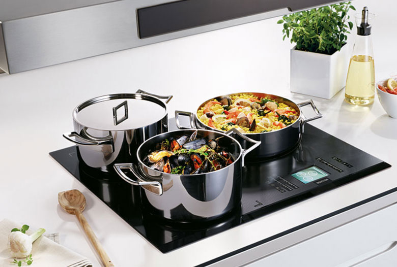 Bếp từ có nóng không: Nóng do dụng cụ nấu