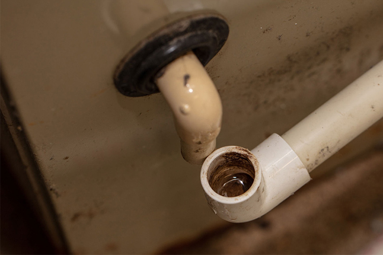 Máy lạnh Panasonic bị chảy nước 1