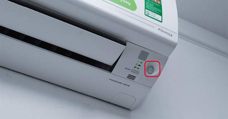 Điều khiển điều hòa không lên nguồn kiểm tra mắt thần của Remote