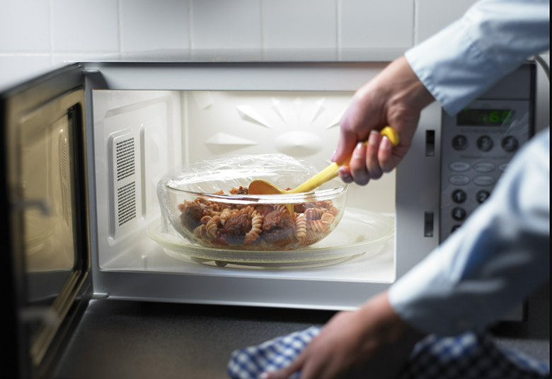 Nấu ăn bằng lò vi sóng có tốt không 2