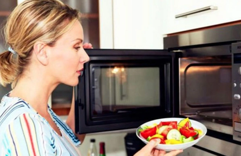 Lò vi sóng không mở được cửa 7