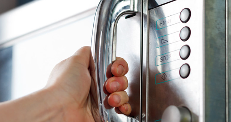 Lò vi sóng không mở được cửa