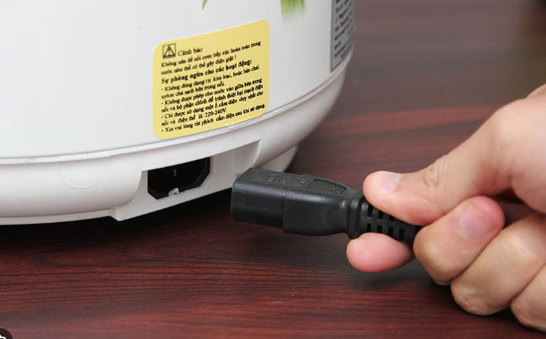 Nồi cơm điện Sharp không vào điện