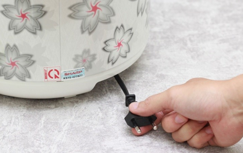 Nồi cơm điện Sharp không vào điện 3