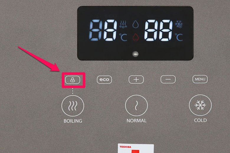 Tính năng khóa vòi nóng an toàn tuyệt đối trên cây nước nóng lạnh Toshiba RWF-W1830UVBV(T)