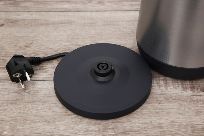 Ấm siêu tốc Toshiba KT-17DR1NV - Thiết kế đế xoay 360 độ tiện lợi