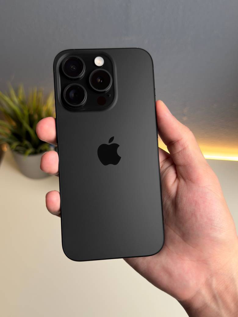 Điện thoại iPhone 16 Pro 512GB MYNM3VN/A Black Titanium