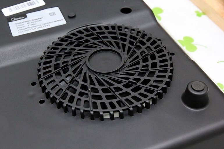 Kiểm tra hệ thống tản nhiệt của bếp từ - Cách khắc phục lỗi E1 bếp từ