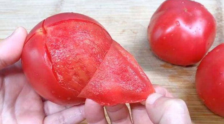 Mẹo dùng lò vi sóng khi gọt vỏ hoa quả dễ