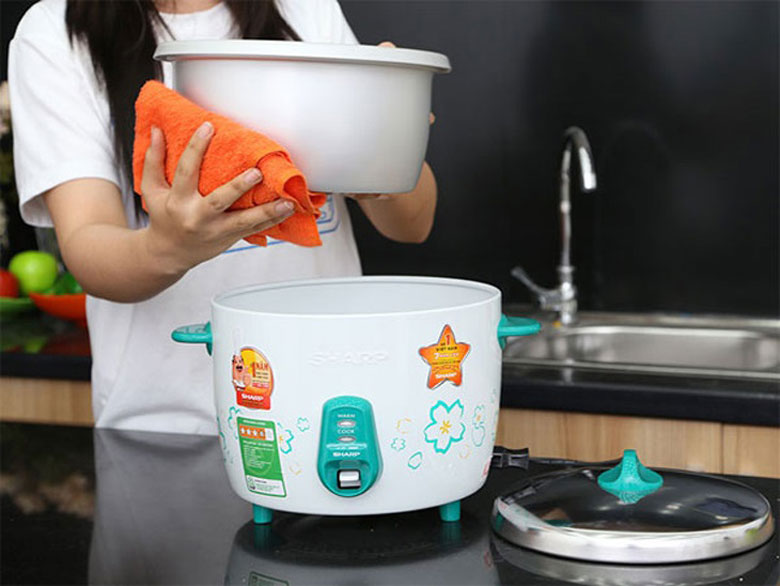 Nồi cơm điện bị hư do lòng nồi chưa khô