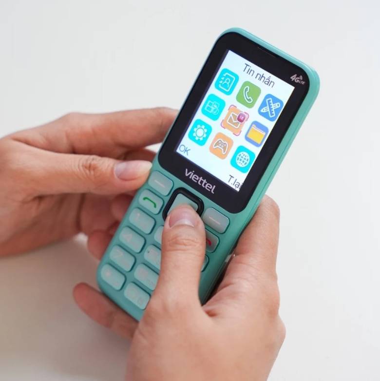  Điện thoại Viettel T2 4G Blue - Thiết kế nhỏ gọn