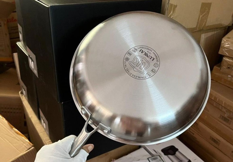 Lỗi E0 bếp từ Sunhouse - Kiểm tra đáy nồi