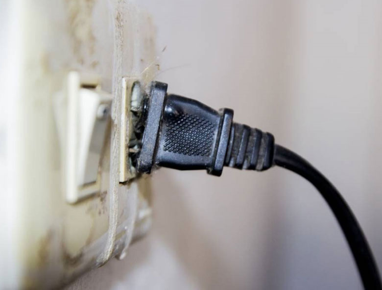 Nồi cơm điện Cuckoo không vào điện do dây hoặc ổ cắm hỏng