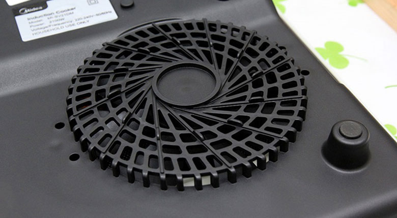 Kiểm tra quạt tản nhiệt của bếp từ để khắc phục lỗi E8 bếp từ