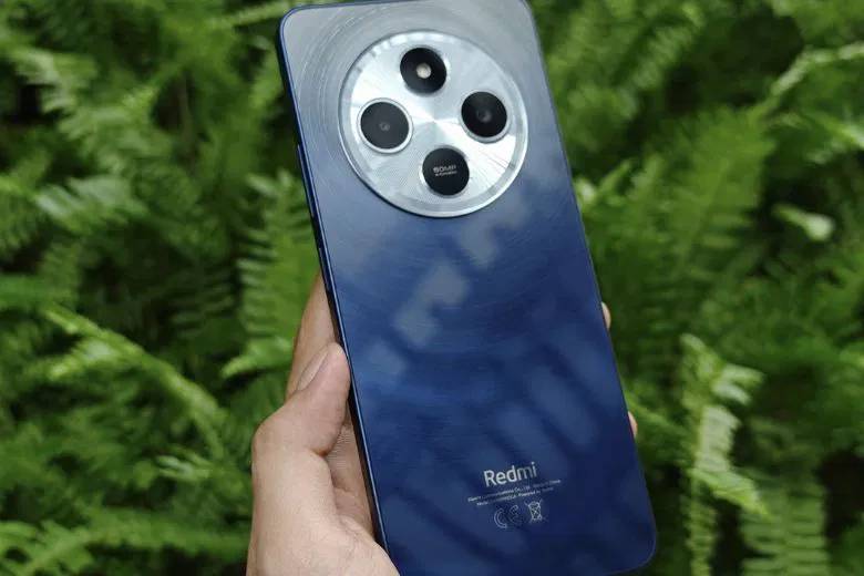 Thiết kế hiện đại - Điện thoại 14C Xanh Dương với màu sắc hài hoà