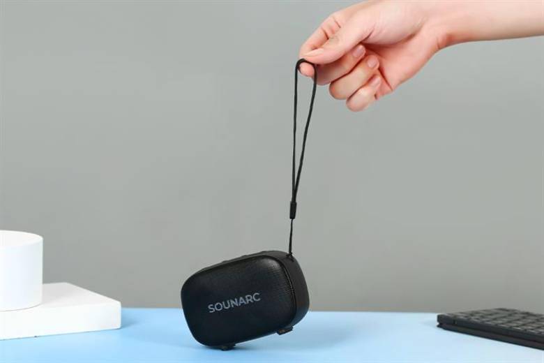 Thiết kế nhỏ gọn - Loa kháng nước IPX4 SOUNARC P1 Portable Speaker - Black