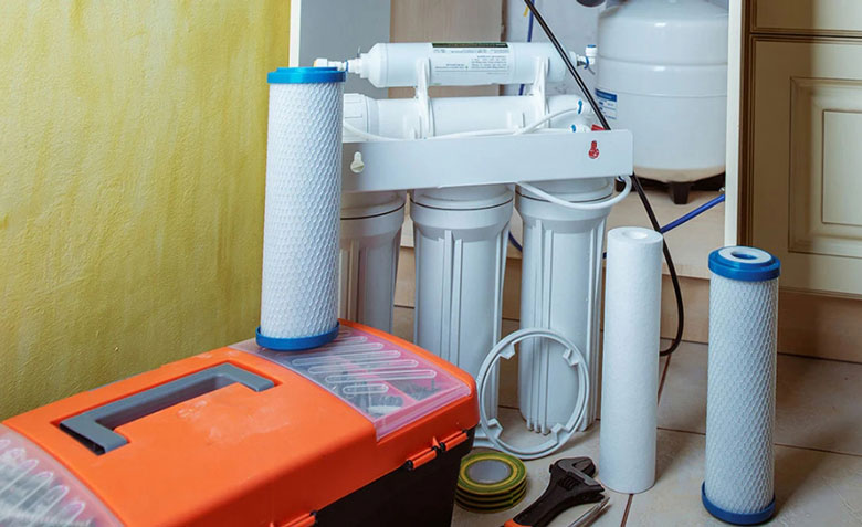 Máy lọc nước vẫn chạy nhưng không có nước do lọc bị tắc