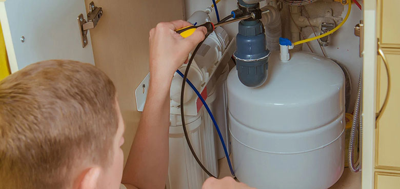 Máy lọc nước vẫn chạy nhưng không có nước do bơm áp lực