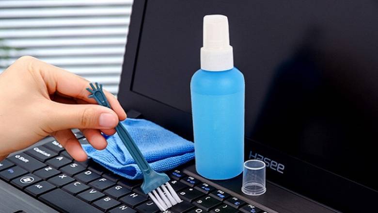 vệ sinh laptop định kỳ hạn chế chập main laptop