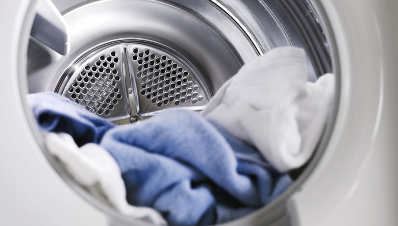 Khắc phục máy sấy quần áo kêu to - phân bổ đều quần áo