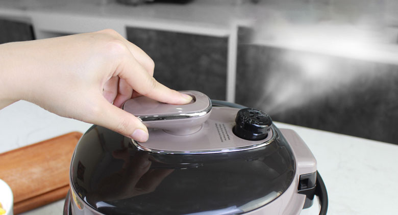 Xả áp sau khi nấu xong - Hướng dẫn sử dụng nồi áp suất điện