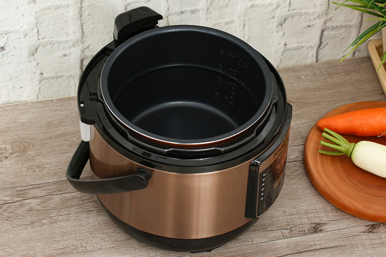 Chuẩn bị thực phẩm và nước - Hướng dẫn sử dụng nồi áp suất điện Kangaroo