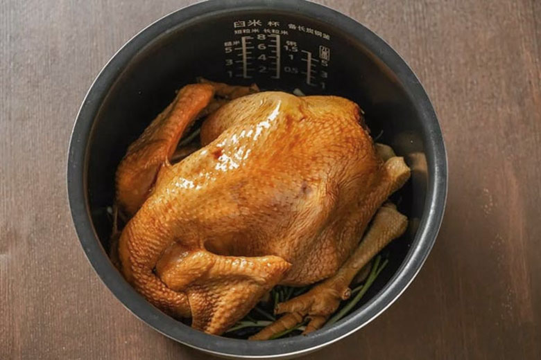 Nướng gà bằng nồi áp suất điện