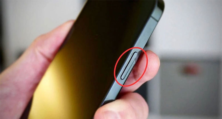 Điện thoại bị đơ không tắt nguồn được với cách sửa