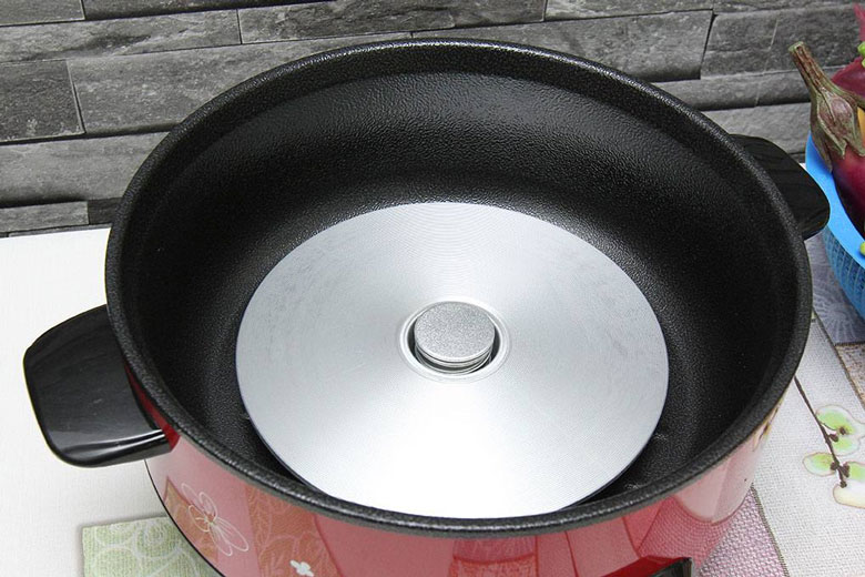 Cách vệ sinh nồi lẩu điện - Vệ sinh mâm nhiệt