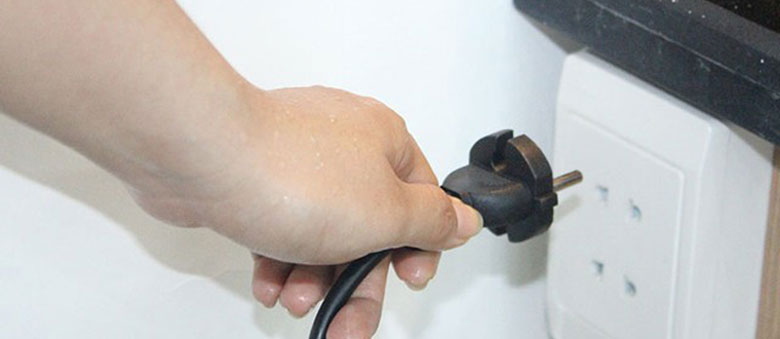 Vệ sinh cây nước nóng lạnh Kangaroo cực dễ