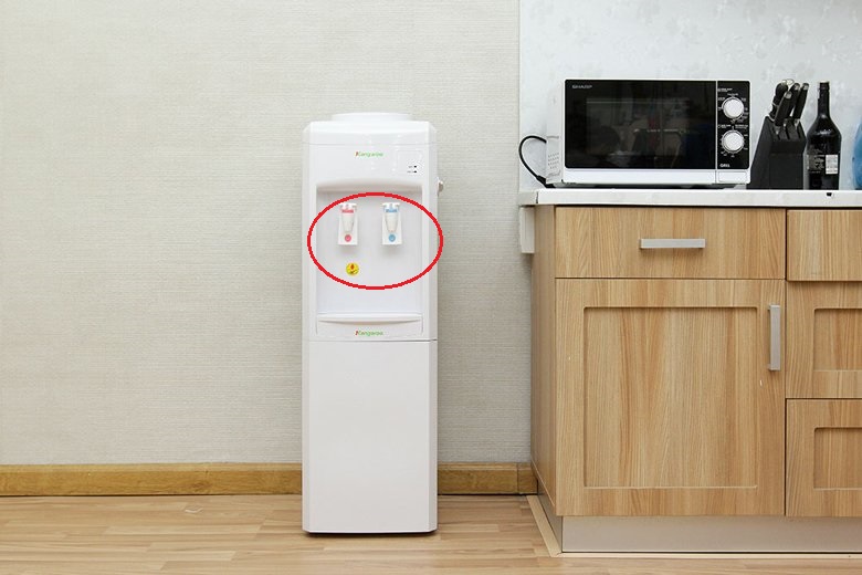 Cây nước nóng lạnh Kangaroo bị chảy nước do van hỏng