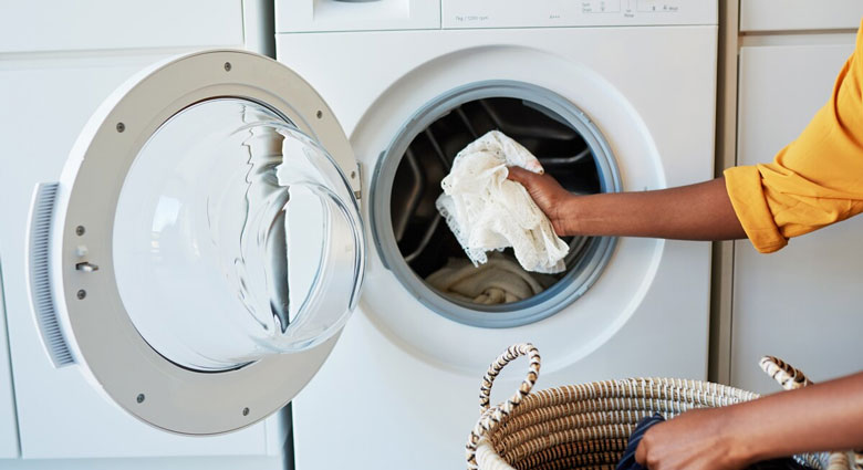 Không sấy quá tải hoặc quá ít - Máy sấy có làm nhăn quần áo không